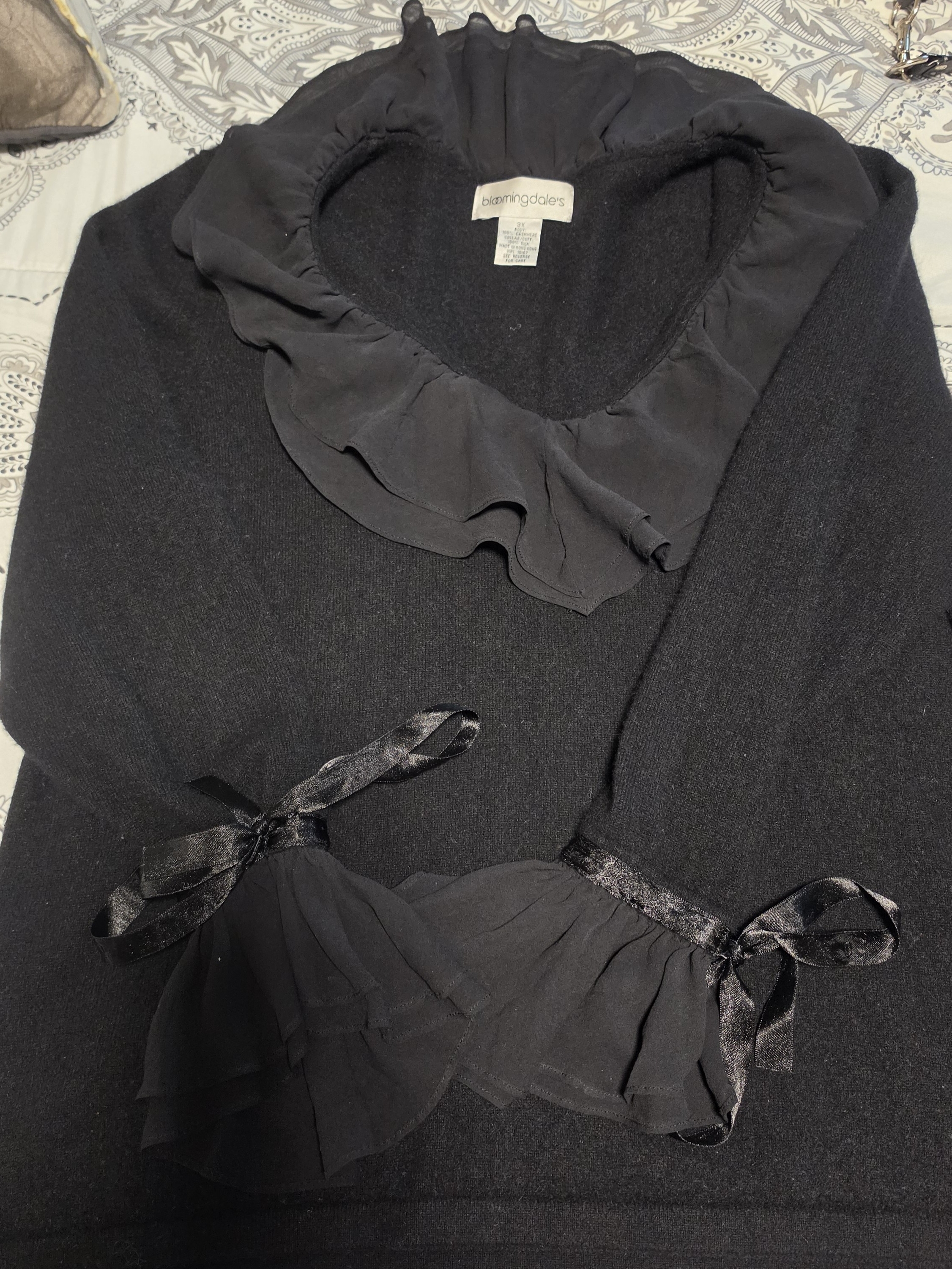 Bloomingdale's Black 100% Cashmere Sweater 3x With Silk Trim